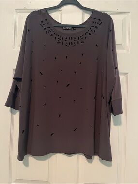Relaxed Laser-Cut Tunic Top in Gray
